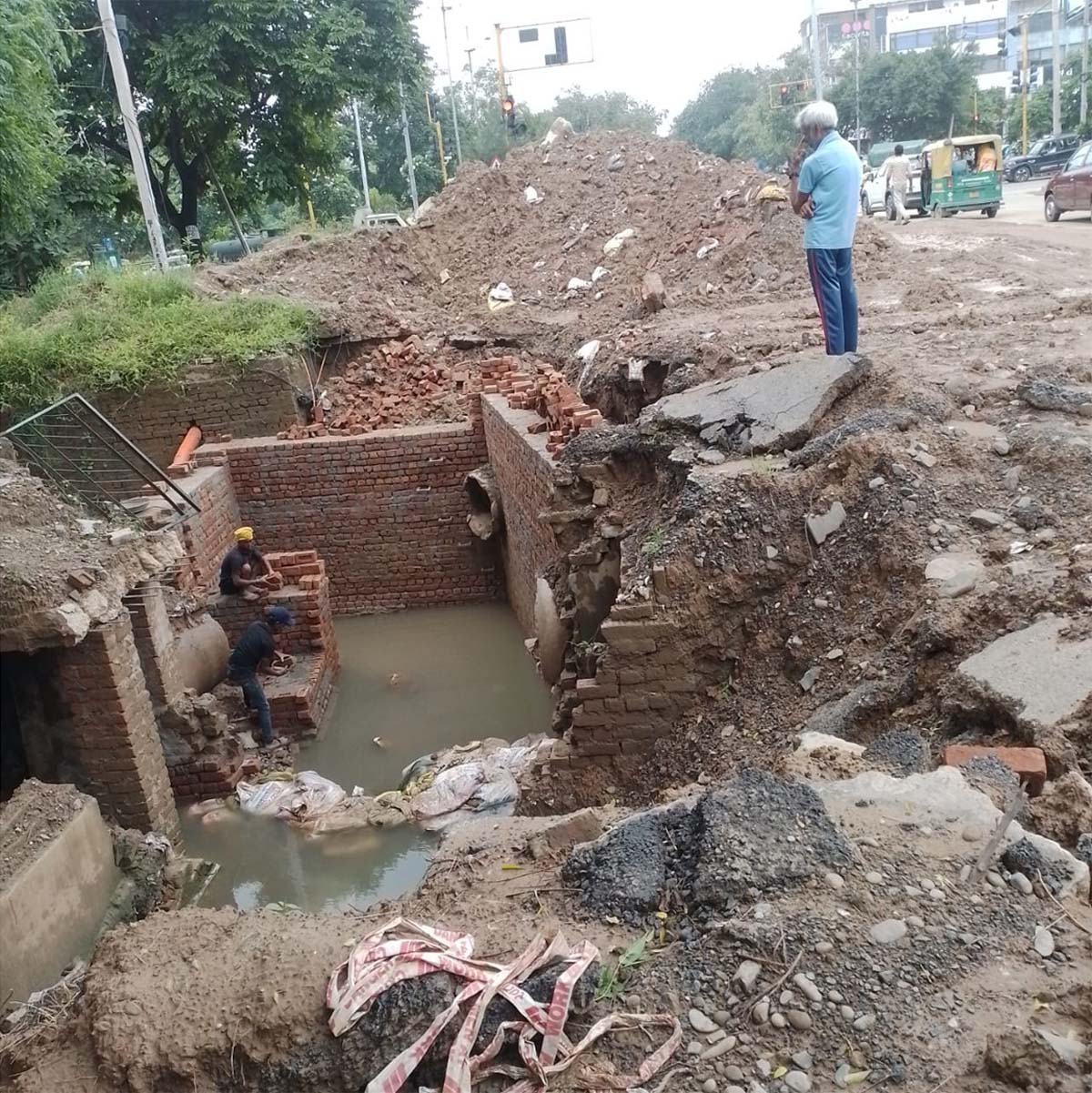 An accident can happen anytime due to incomplete work of the chamber of pipes laid for rainwater drainage near the temple of Phase 11
